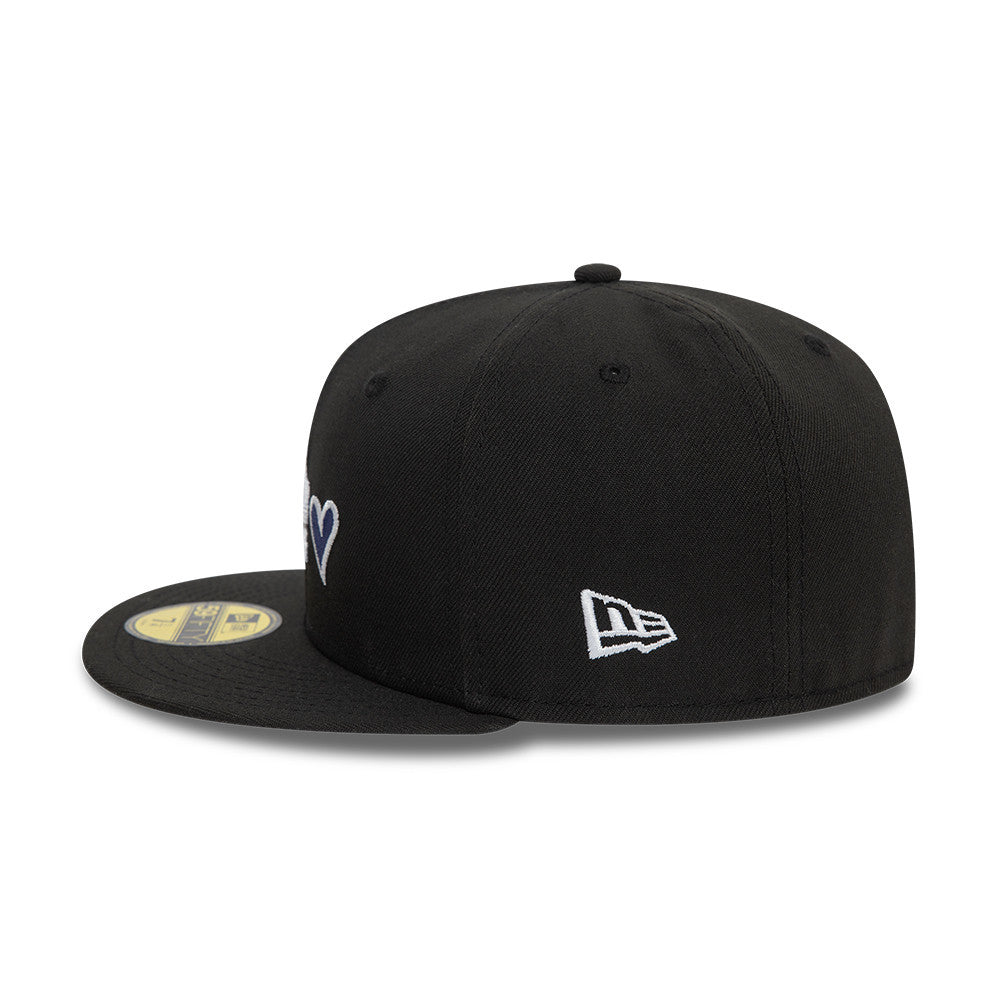 Sort New Era 59FIFTY fitted Dodgers cap med hjerteikon i hvid, perfekt til fans af Los Angeles Dodgers.