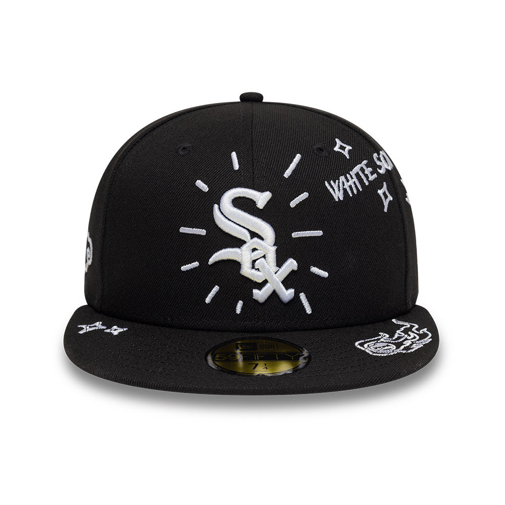 Sort New Era 59FIFTY Fitted Chicago White Sox cap med SCRIBBLE-design og hvid logo foran.