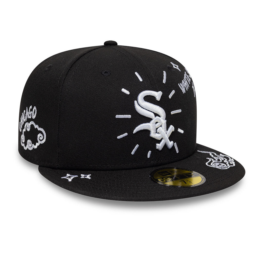 Sort New Era 59FIFTY fitted Chicago White Sox cap med scribble-design og logo foran.
