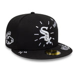 Sort New Era 59FIFTY fitted Chicago White Sox cap med scribble-design og logo foran.