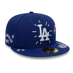 Blå New Era 59FIFTY fitted kasket med Los Angeles Dodgers og scribble-design, synlig foran og på siden.
