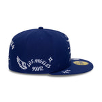 New Era 59FIFTY fitted cap med Los Angeles Dodgers logo i blå farve med scribble-design, bred synlig på billedet.