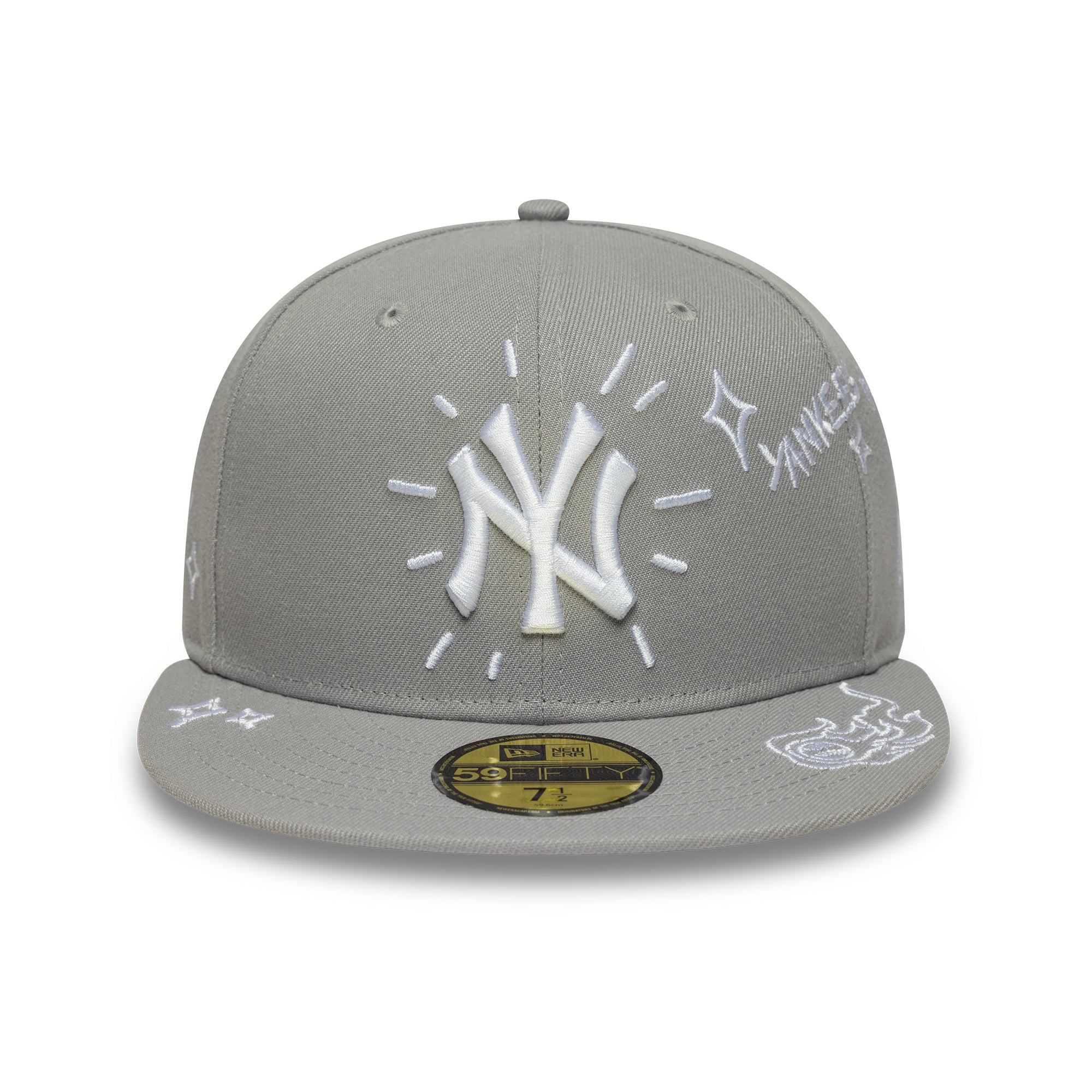 Grå New Era 59FIFTY fitted cap med NY Yankees og scribble-design, vises med fokus på logo og stoftekst.