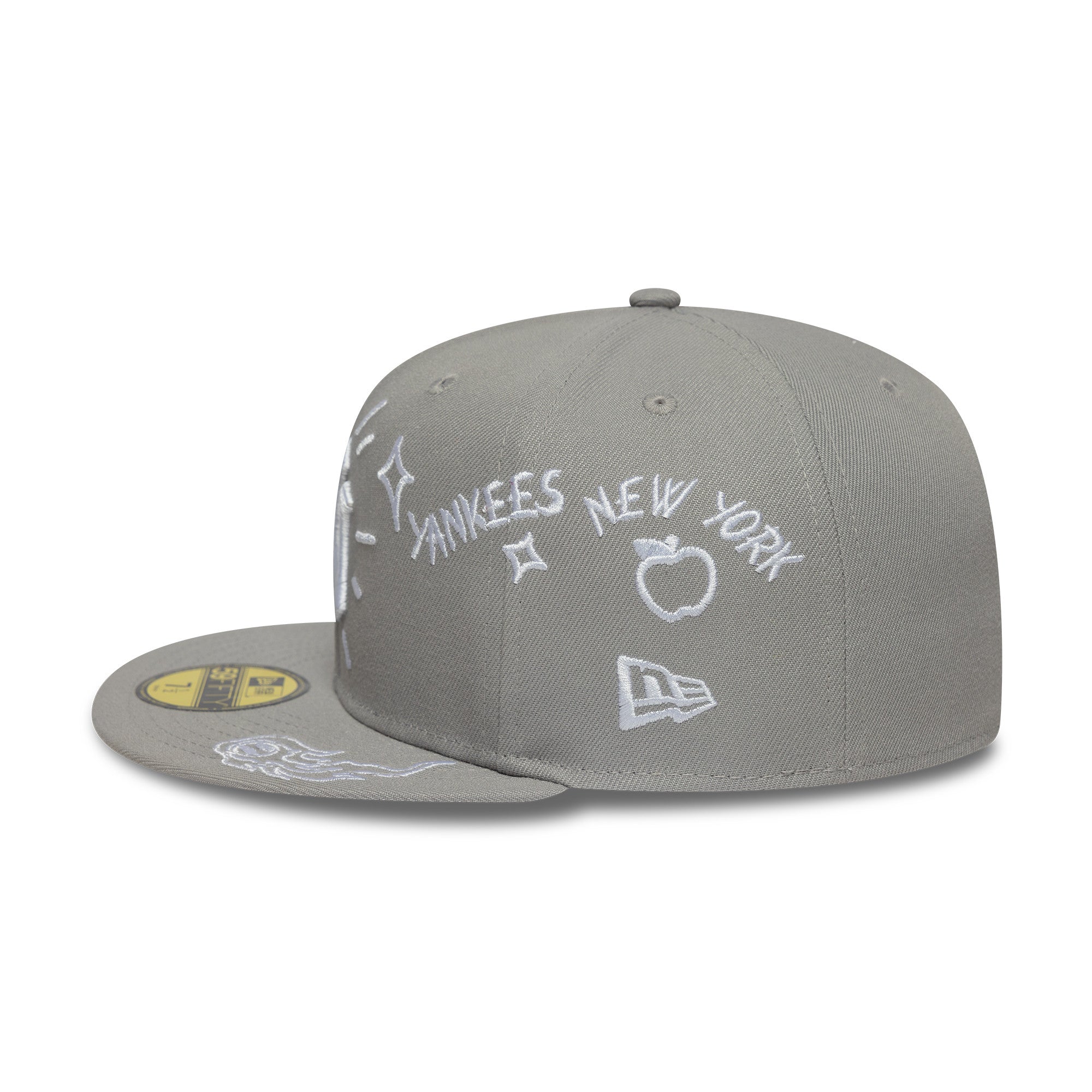 Grå New Era 59FIFTY fitted Yankees cap med scribble-design, sporty og stilfuld baseballkasket.