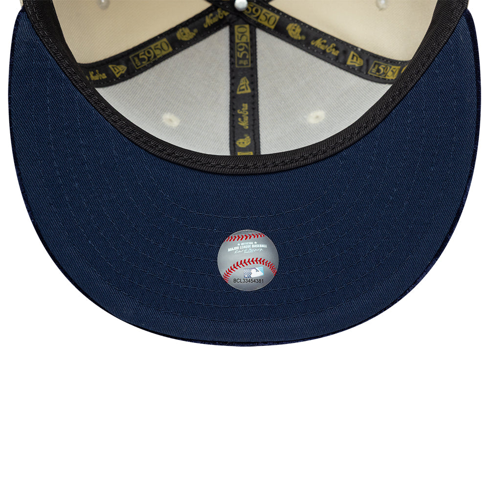 New Era 59FIFTY fitted kasket med New York Yankees logo og paisley-visir i lys krom og navy farver.