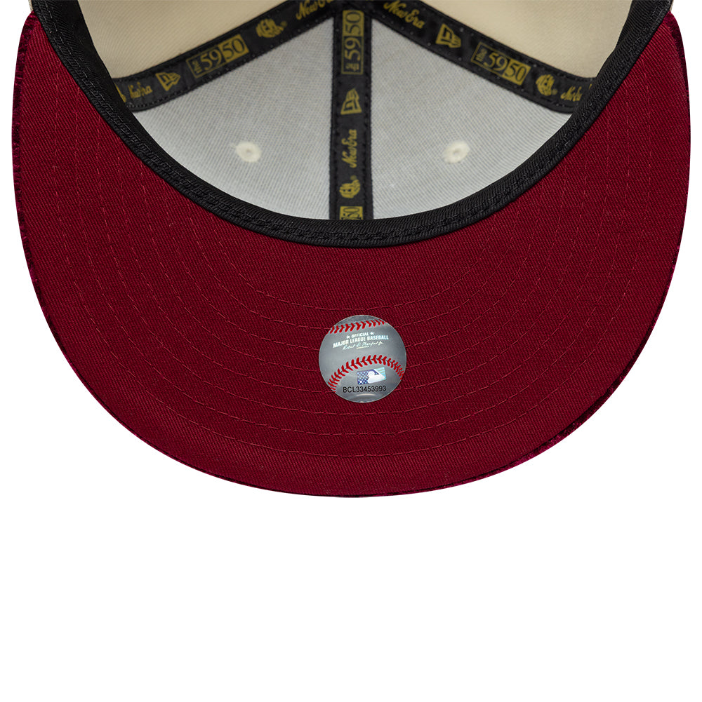 New Era 59FIFTY fitted kasket med Los Angeles Dodgers logo og paisley-visir i lyse krom og rød farve