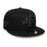 Sort New Era 59FIFTY fitted cap med NE-SCRIBBLE print, klassisk baseballkasket med flat top og justerbar rem.