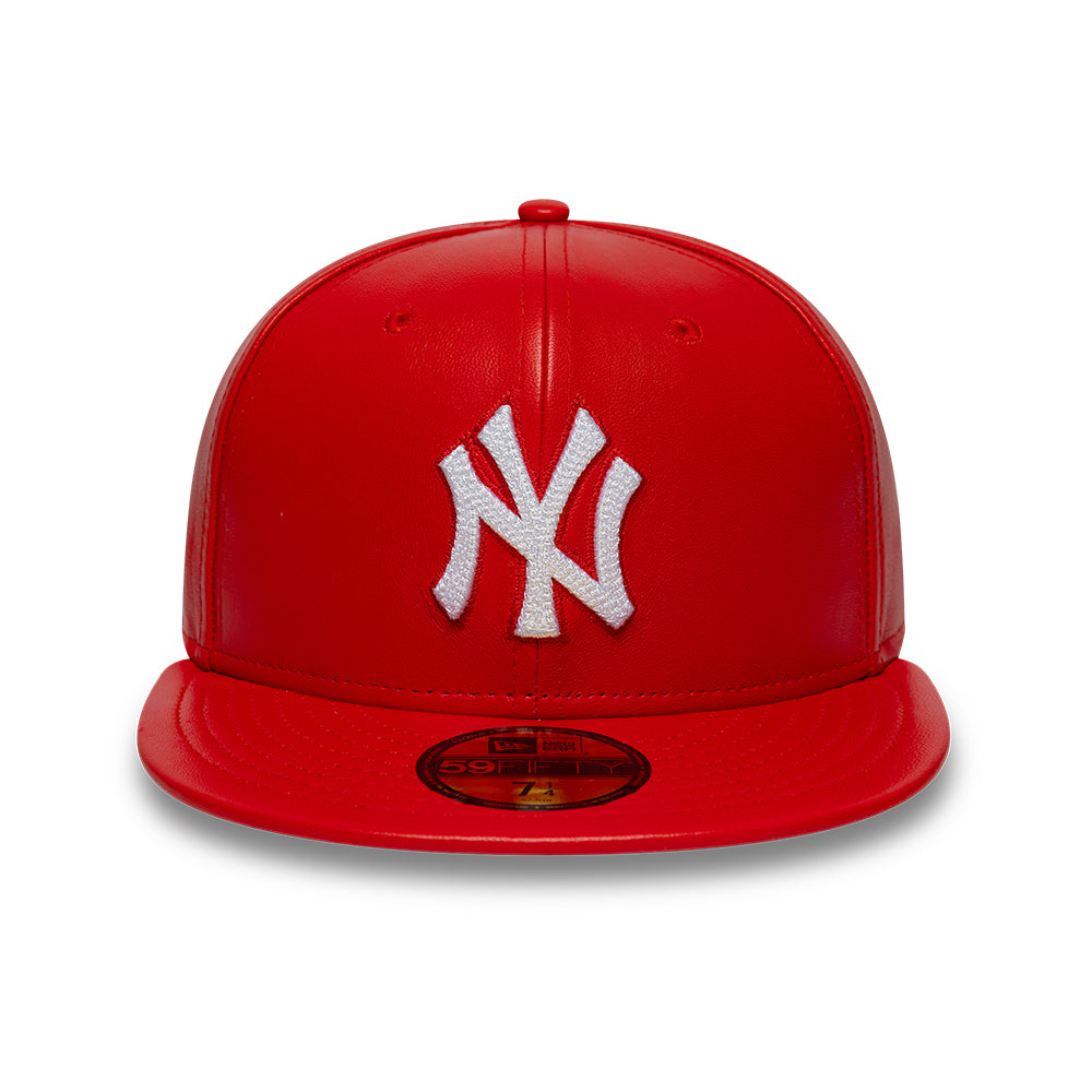 Rød New Era New York Yankees MLB læder 59FIFTY fitted kasket set forfra med synlig Yankees-logo.