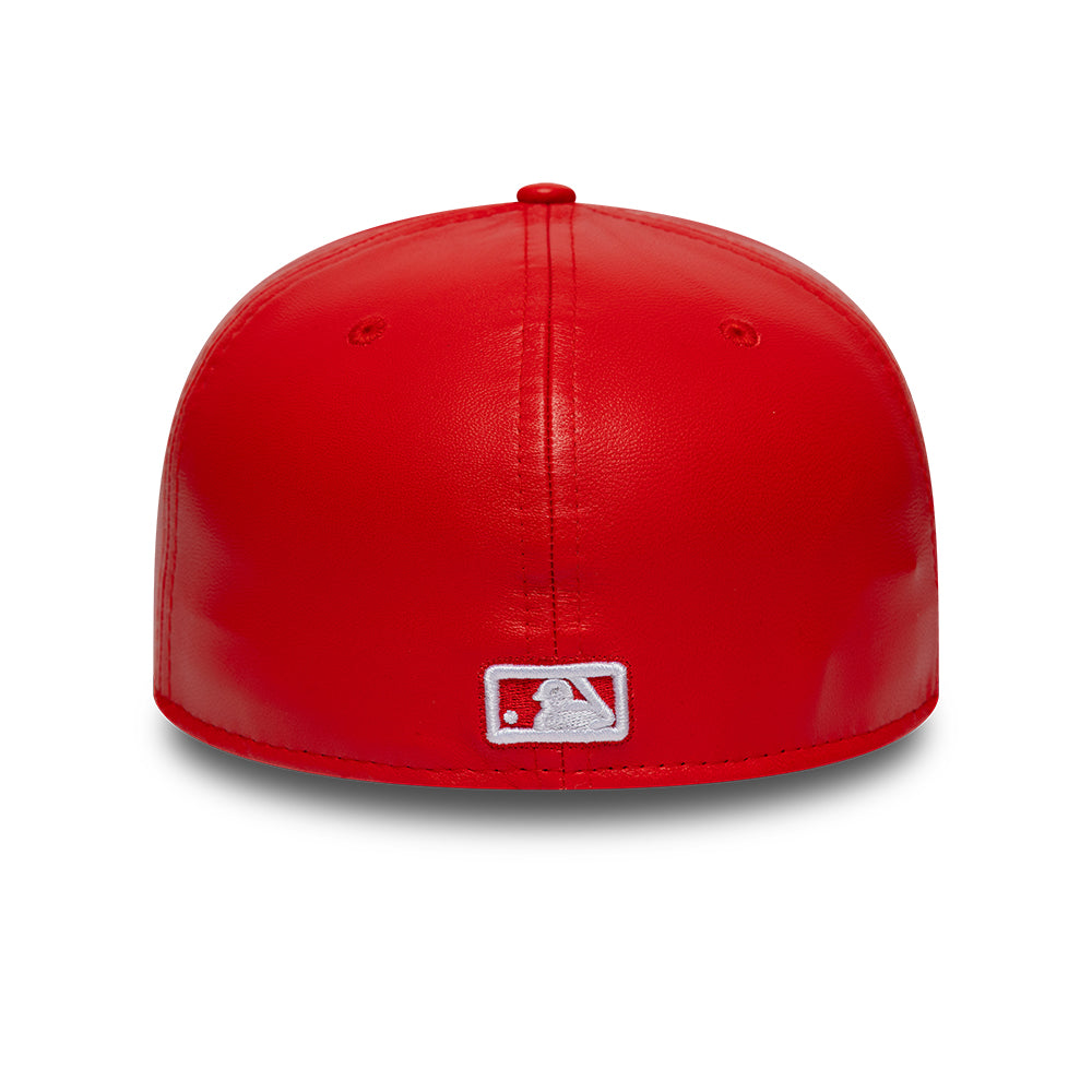 Rød New Era New York Yankees 59FIFTY fitted cap i læder, med baseballlogo og flatskygge.