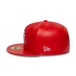 Rød New Era New York Yankees 59FIFTY læderfitted cap med flat top og justerbar rem.