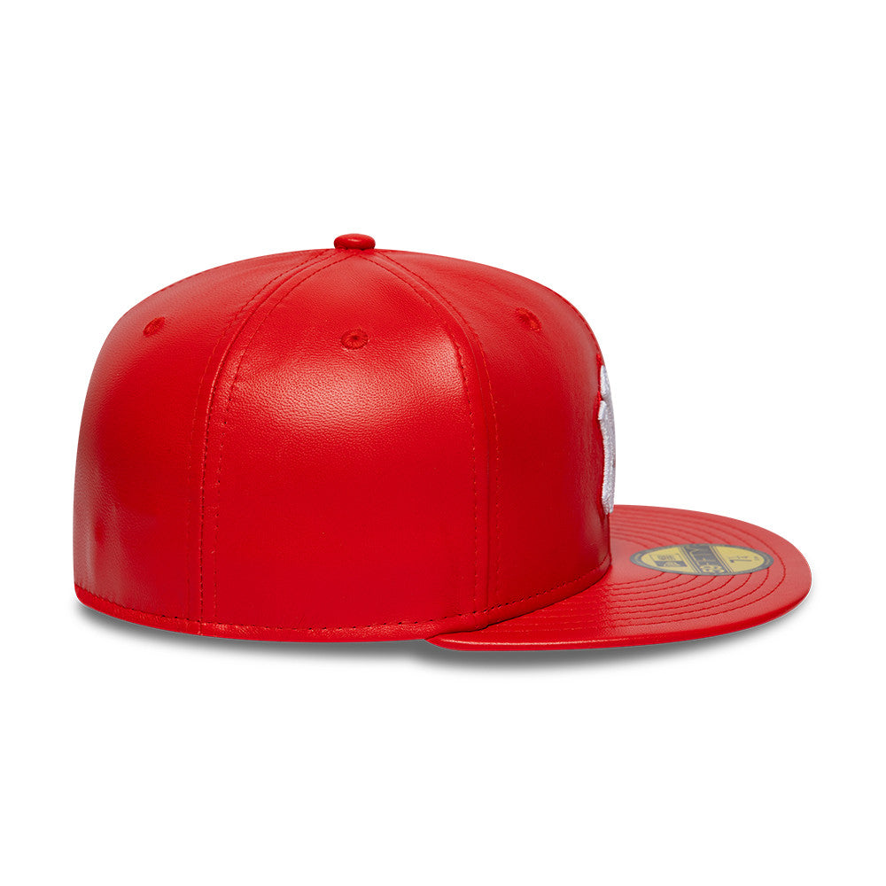 Rød New Era New York Yankees MLB læder 59FIFTY fitted kasket, vises med front og justerbar snapback.