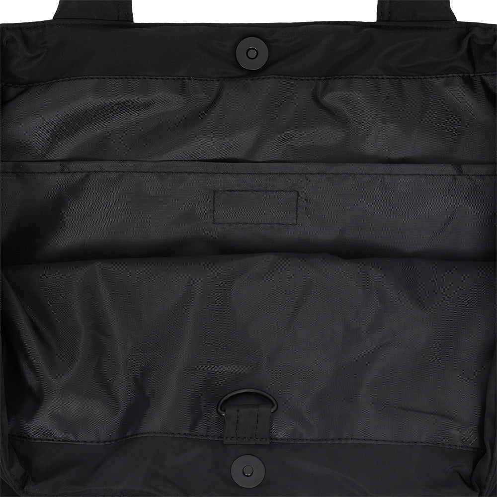Sort New Era Yankees MLB quiltet skuldertaske med polstret design, velegnet til accessories.