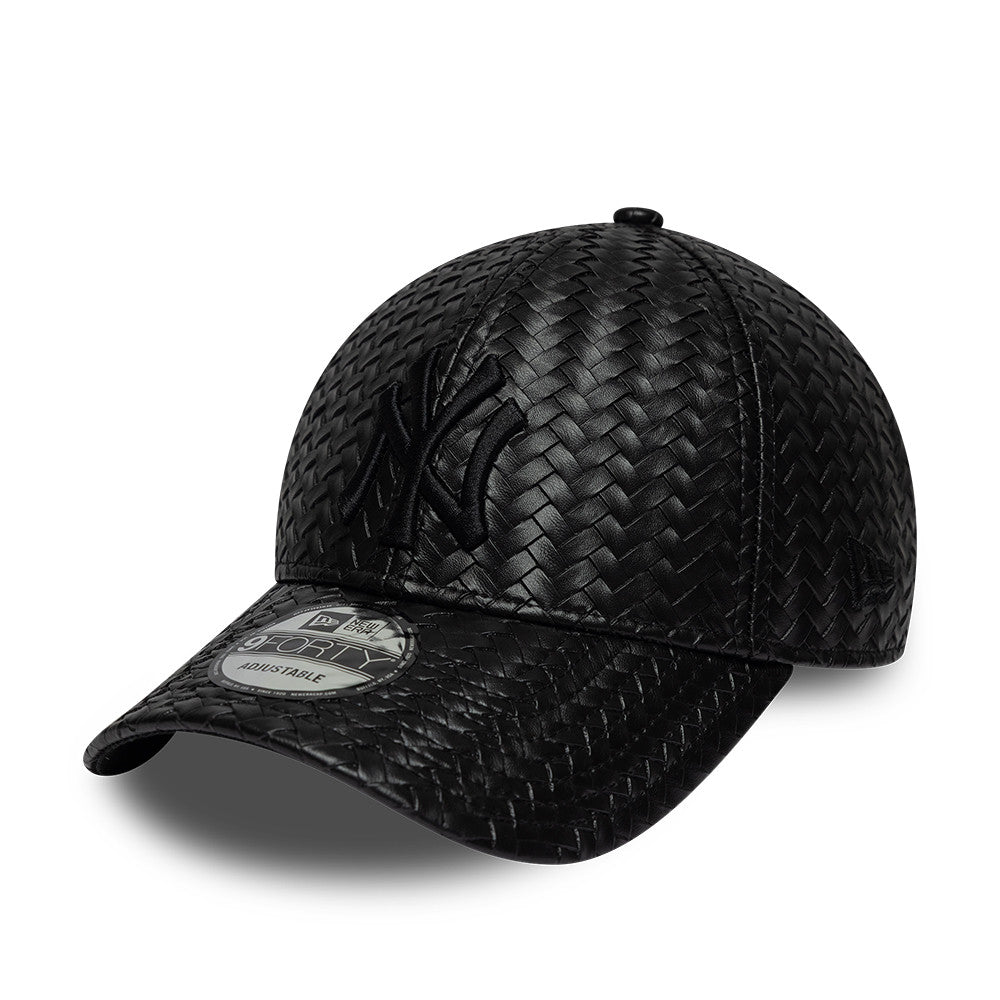Sort New Era 9FORTY-kasket fra New York Yankees i sort PU-weave læderlook