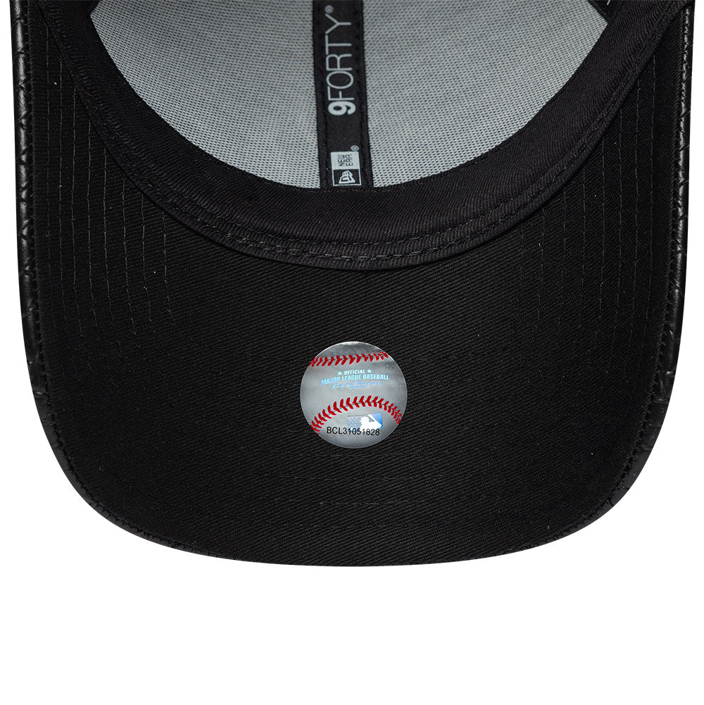 New Era 9FORTY New York Yankees cap i sort PU-weave med buet skygge