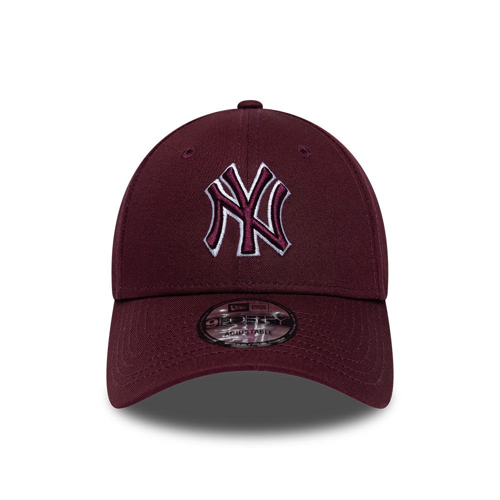 New Era 9FORTY kasket med New York Yankees TEAM OUTLINE-logo i bordeaux og hvidt