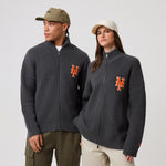 Sort strikket New Era MLB Zip Knitwear NEYMET i karakteristisk design, synlig med lynlås foran og logo på forsiden.