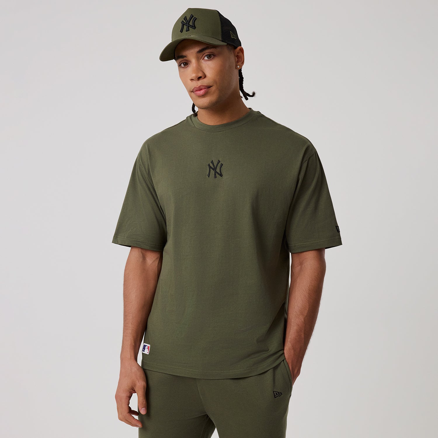New Era New York Yankees MLB League Essential oversized T-shirt i grøn med Yankees-logo foran