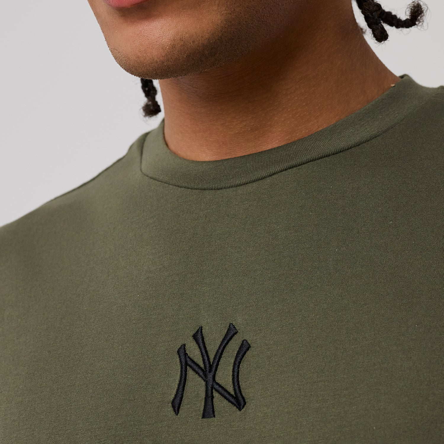 New Era New York Yankees MLB League Essential oversized T-shirt i grøn, set forfra