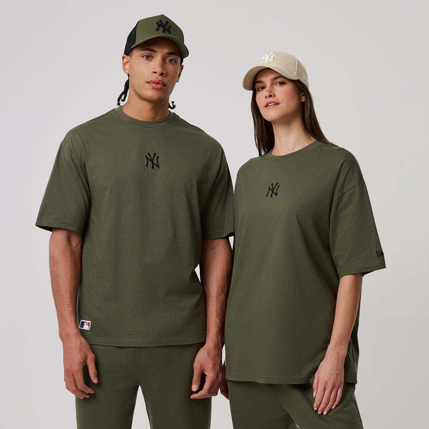 New Era New York Yankees MLB League Essential oversized T-shirt i grøn med Yankees-logo foran
