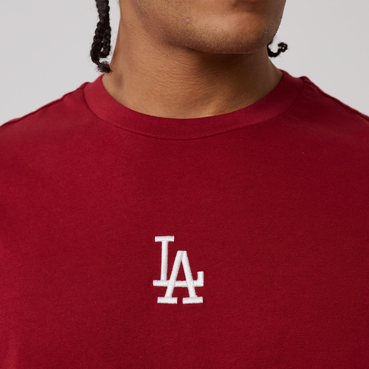 New Era MLB LE OS TEE Los Angeles Dodgers T-shirt i mørkerød med logo på fronten