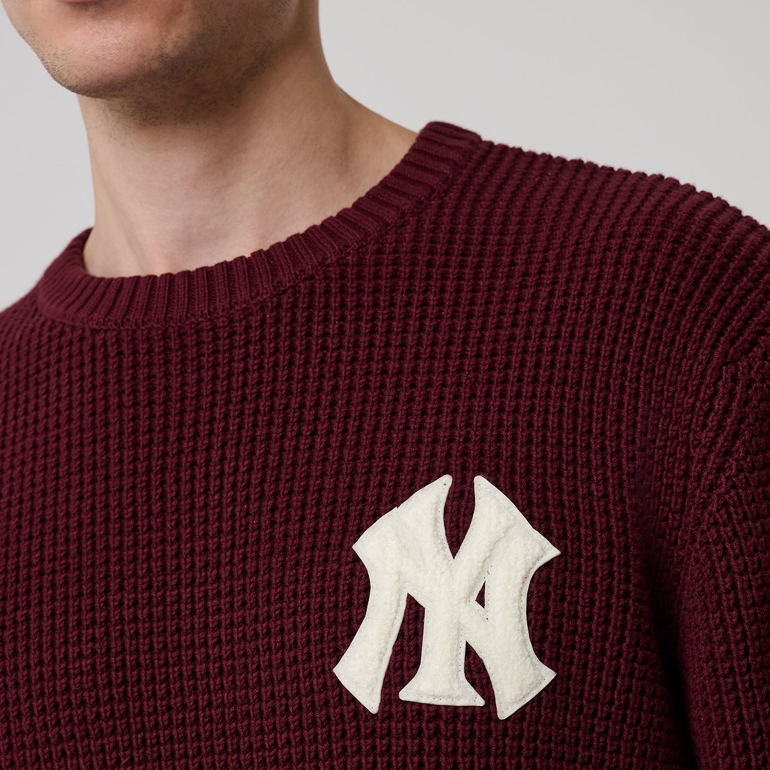 Sort strikket New Era New York Yankees MLB waffle knit sweater med logo og ribkantdetaljer.