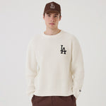 New Era LA Dodgers MLB waffle striktrøje i offwhite, varm strikket kvalitet med logo og detaljer.