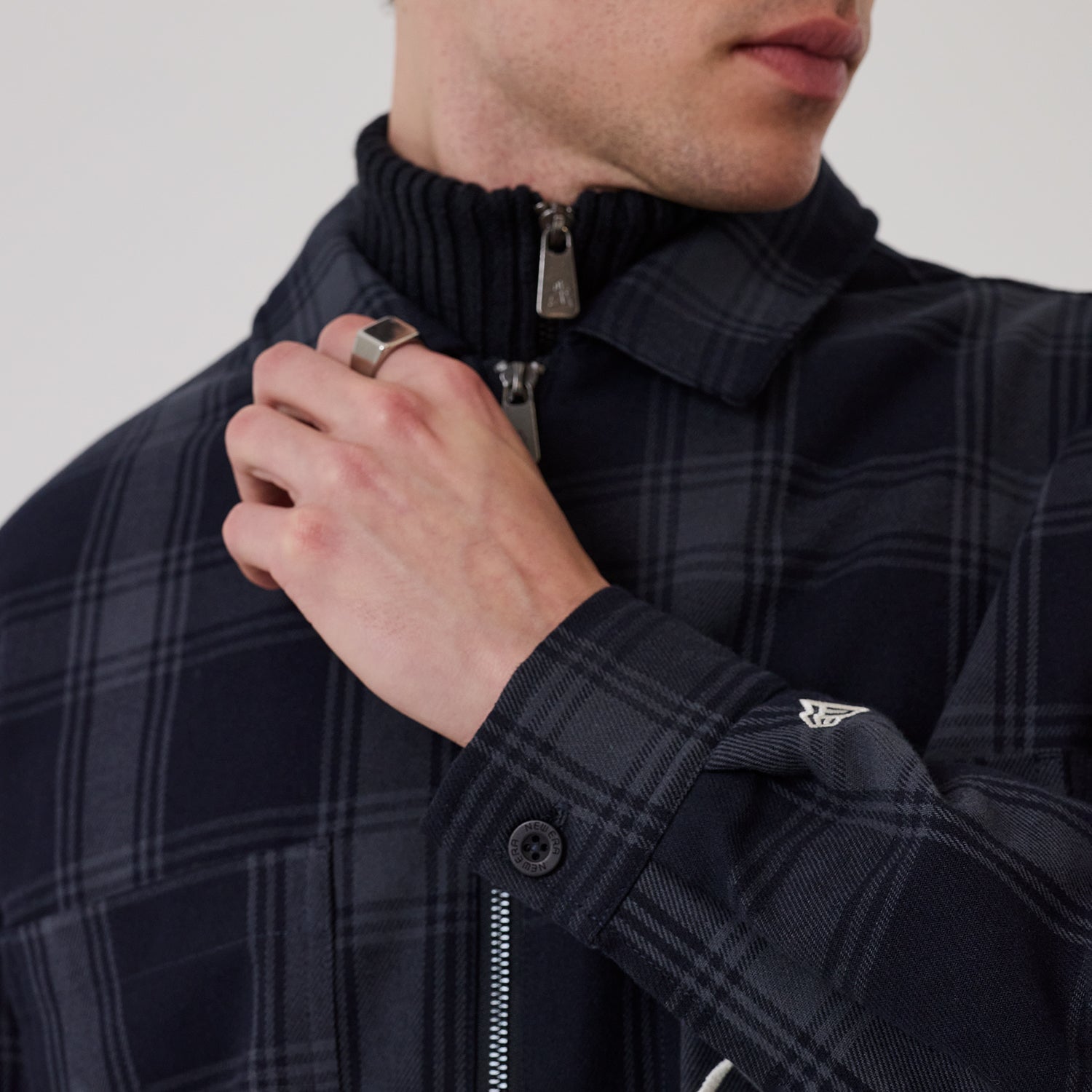 New Era shacket-jakke i navy med klassisk skjortedesign