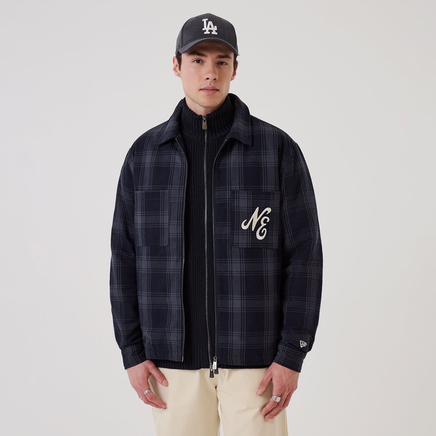 New Era shacket-jakke i navy med klassisk skjortedesign og knaplukning