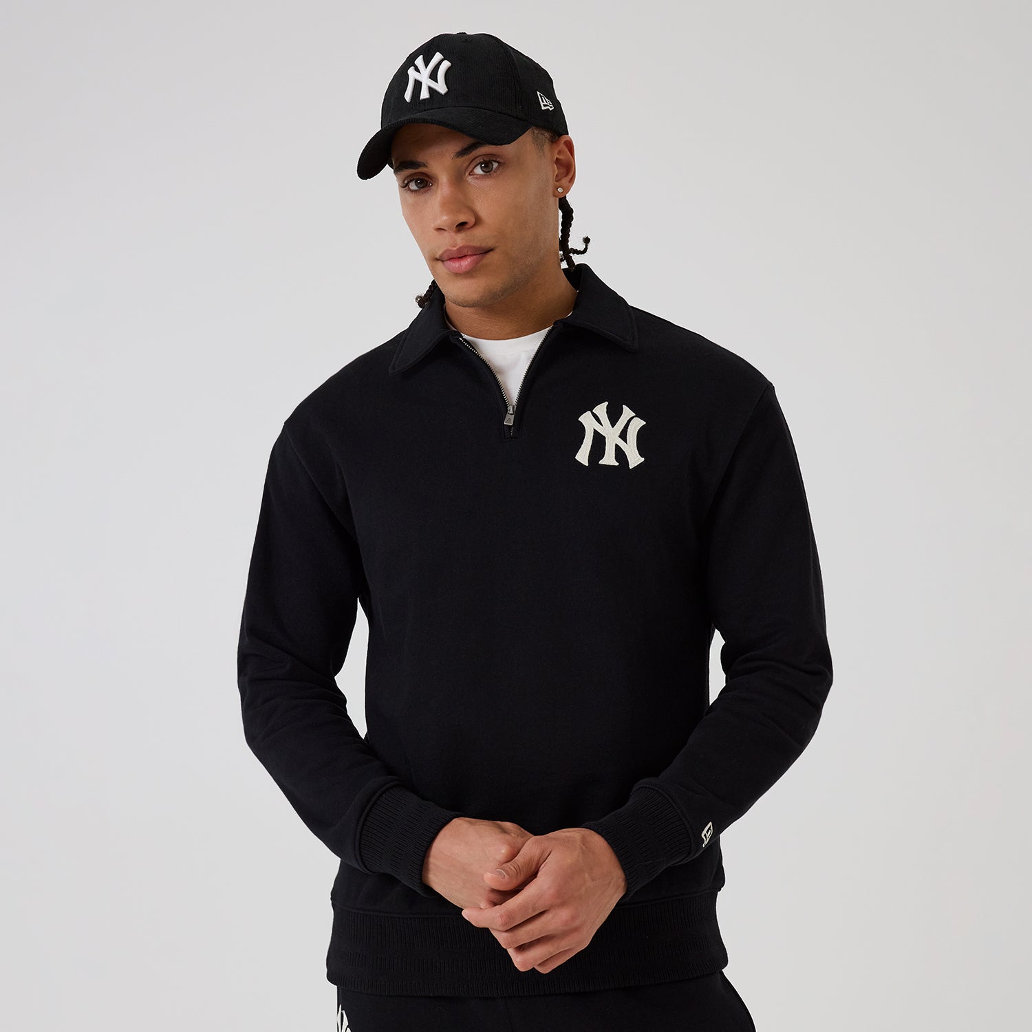 Sort New Era New York Yankees MLB 1/4-zip striktrøje i sort, set forfra