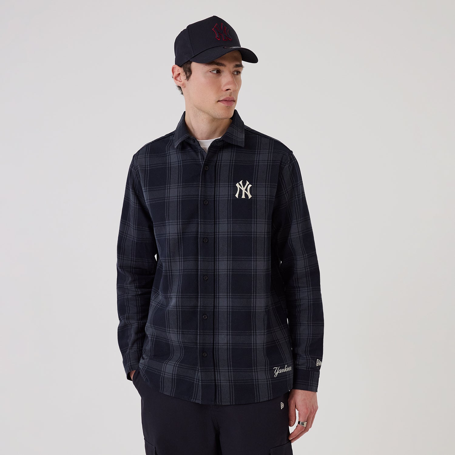 Navy New Era New York Yankees MLB ternet langærmet skjorte med plaid mønster, vises i billedet