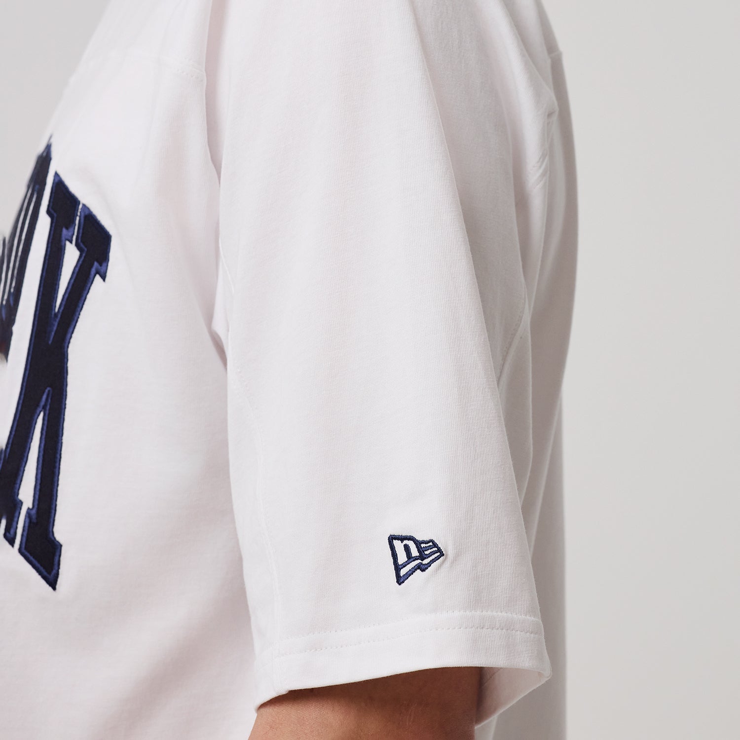 New Era New York Yankees MLB Arch Graphic oversized T-shirt i hvid set forfra