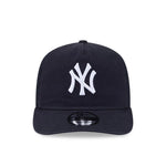 New Era 19TWENTY Trucker Cap med Yankees-logo i blå og hvid, justerbar snapback og netryg til ventilation.