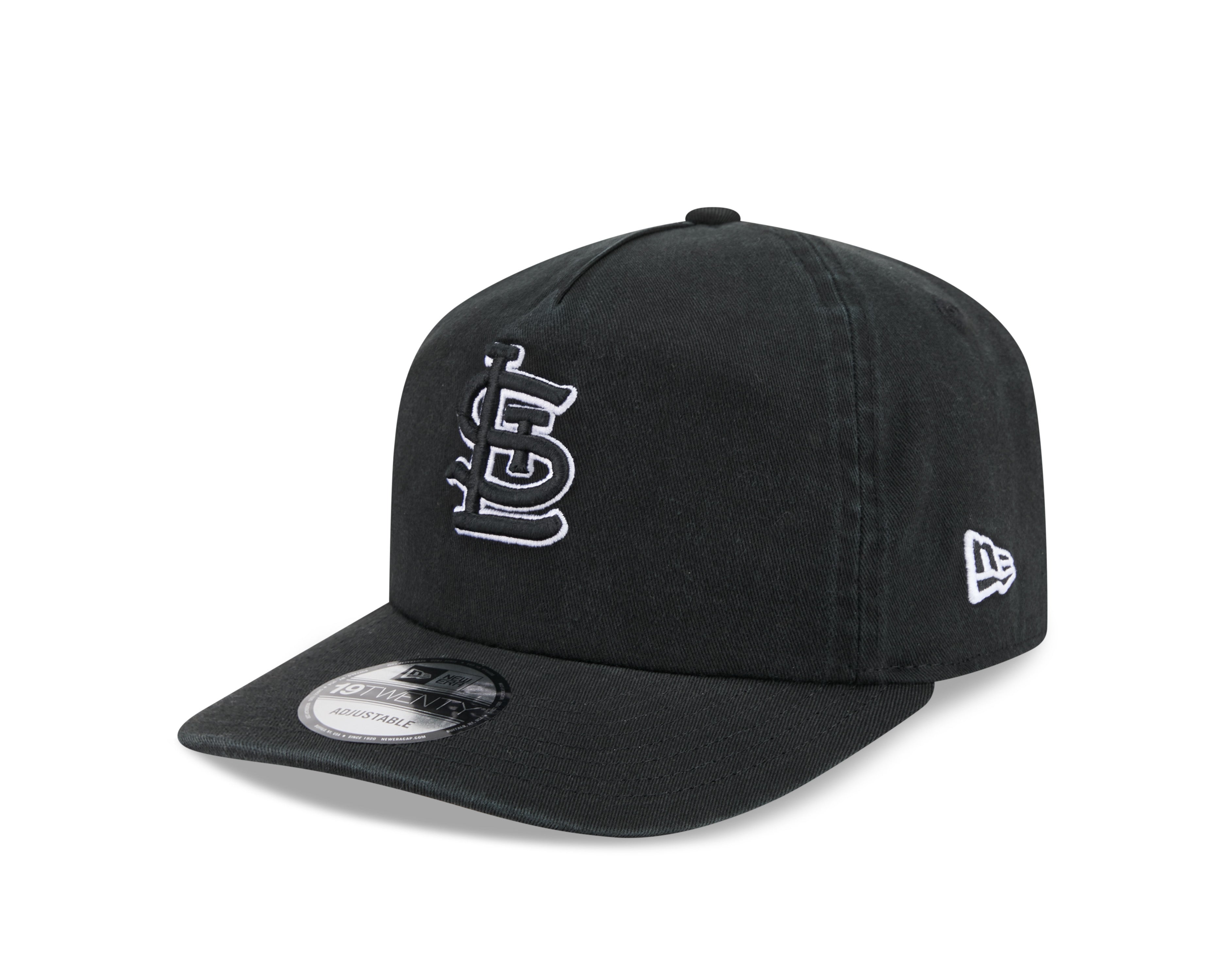 Sort New Era 19TWENTY St. Louis Cardinals baseball cap med logo og tykkere stofmateriale.