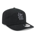 Sort New Era 19TWENTY St. Louis Cardinals cap med 3/4-åbning og logo, lavet af bomuld.