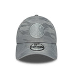 Grå New Era 9FORTY PSG kampecap med tonal camouflage-mønster, justerbar snapback og sportligt design.