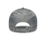 Grå New Era 9FORTY PSG cap med tonet camo-mønster, justerbar snapback, afslappet sportstil.