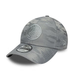Grå New Era 9FORTY PSG cap med tonalt camo-mønster og justerbar rem foran.