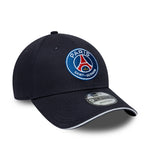 Navy New Era 9FORTY cap med Paris Saint Germain logo, klassisk sportskapsdesign og justerbart fit