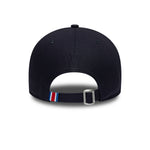 Navy New Era 9FORTY Paris Saint Germain cap med justerbart bånd og logo foran.