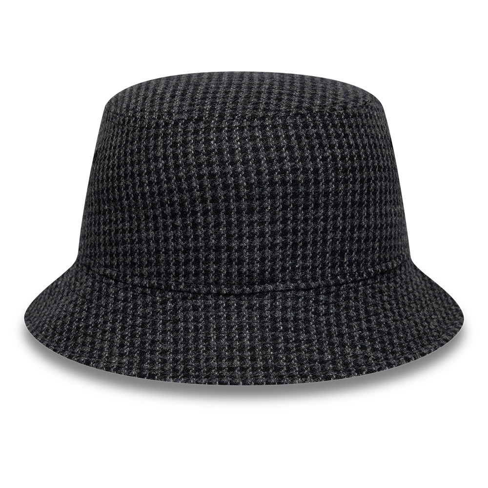 Sort New Era Houndstooth Bucket Hat med PSG-logo, afslappet stil, vises i billedet.