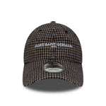 Brun New Era 9TWENTY cap med Houndstooth mønster og PSG logo, afslappet og stilfuld hovedbeklædning.