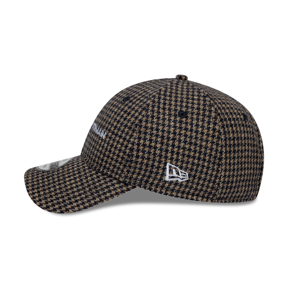 Brun New Era 9TWENTY kasket med houndstooth mønster og PSG logo, afslappet sportsstil.