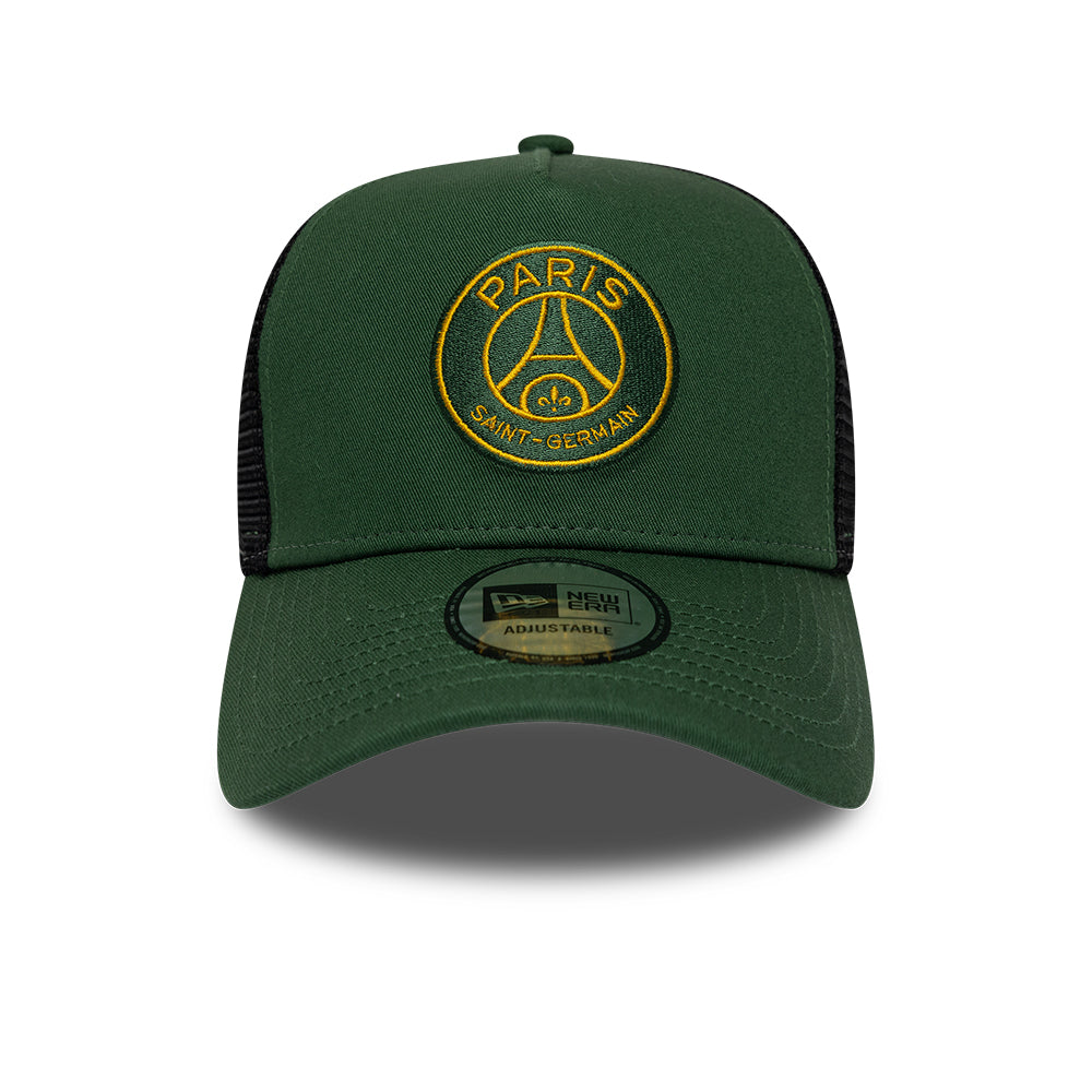 New Era PSG sæsonbestemt E-Frame Trucker Cap i mørkegrøn med mesh bag og logo foran, afslappet sportstil.