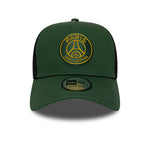 New Era PSG sæsonbestemt E-Frame Trucker Cap i mørkegrøn med mesh bag og logo foran, afslappet sportstil.