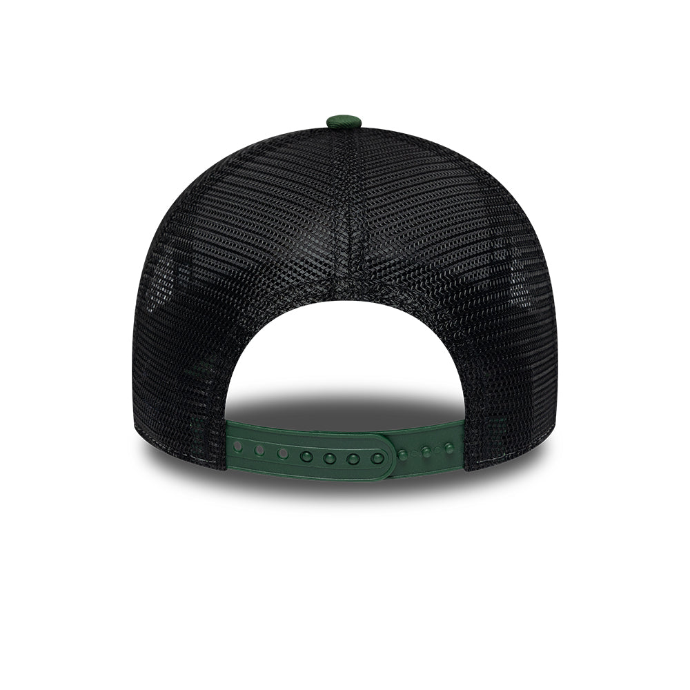 New Era PSG sæsonbestemt E-Frame trucker cap i mørkegrøn, med mesh bag og tydeligt PSG logo foran.