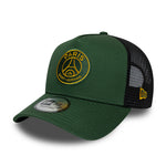 New Era PSG sæsonbestemt E-Frame trucker cap i mørkegrøn med netryg og logo foran, komfortabel og stilfuld til fans.