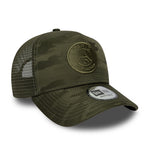 Olivenfarvet New Era E-Frame Trucker Cap med tonalt camo-mønster og PSG-logo, justerbar cap til sport og fritid
