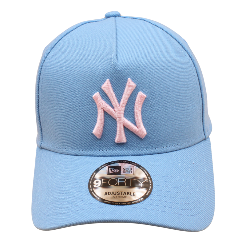 New Era 9FORTY A-Frame cap med New York Yankees logo i blå farve, vises med justerbart strop og flat top.