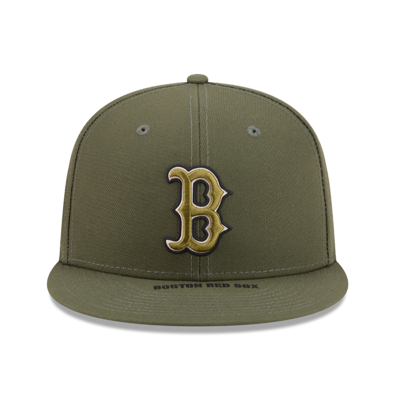 New Era Boston Red Sox 9FIFTY snapback cap i olivengrøn med Armed Forces design og logo.