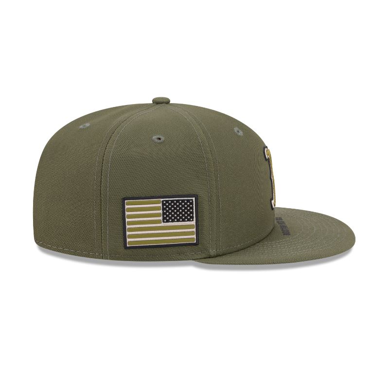 New Era Boston Red Sox 9FIFTY snapback cap i oliven farve med Armed Forces logo og flat visir.